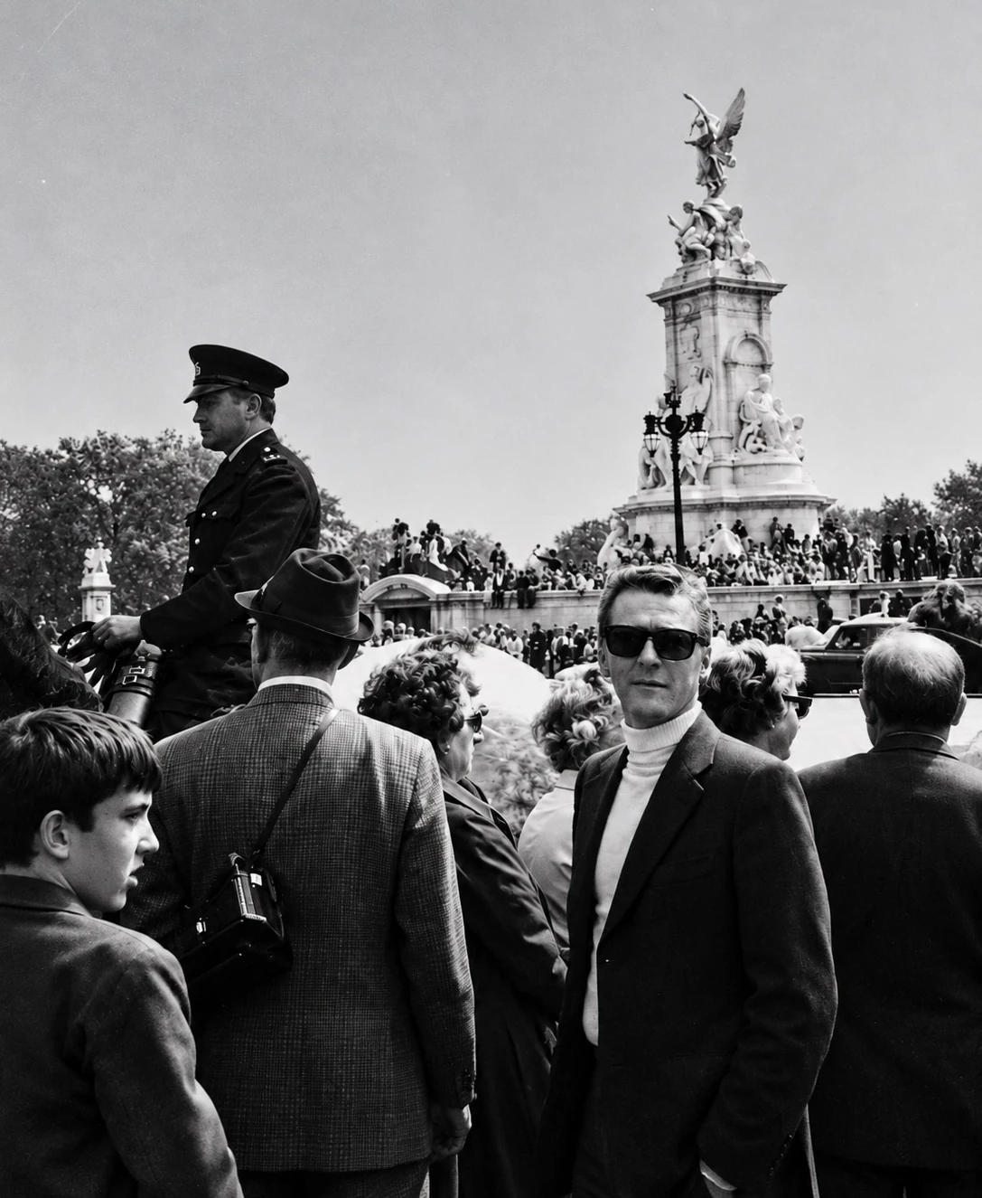 Rinaldo a Londra, con folla, cavallo e monumento