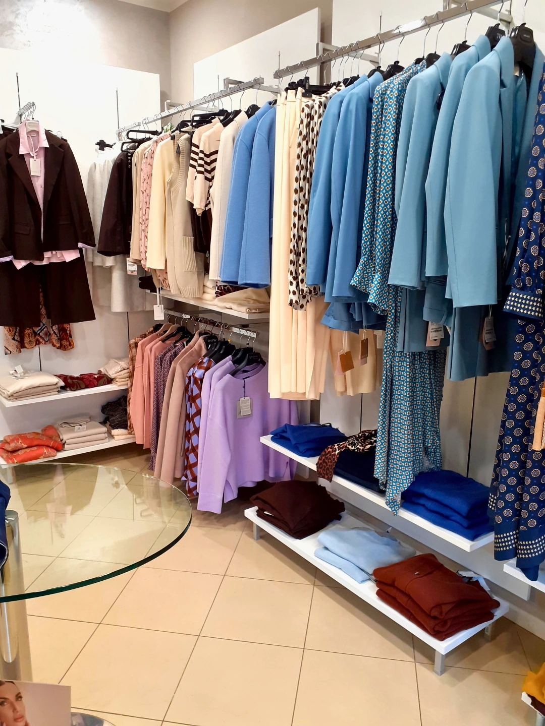 Collezione donna: selezione di capi e colori